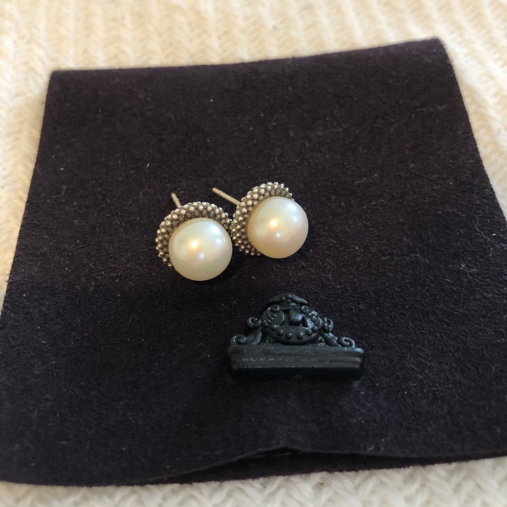 Lagos pearl earrings